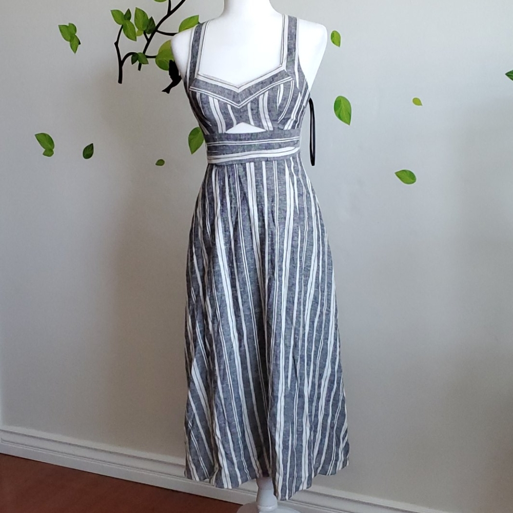 LIKE NEW — BCBGMaxazria Gray and White Stripes Dress Size 0